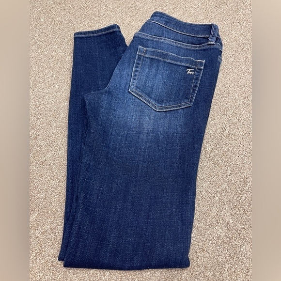 Two by Vince Camuto: Women's Dark Wash Skinny Denim Jean, Size 25 - Picture 8 of 9